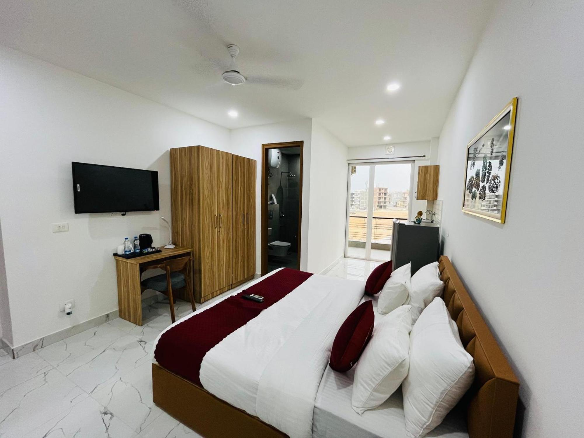 The Lodgers Studio Apartment Infront Of Artemis Hospital Gurugram คูร์เคาน์ ภายนอก รูปภาพ