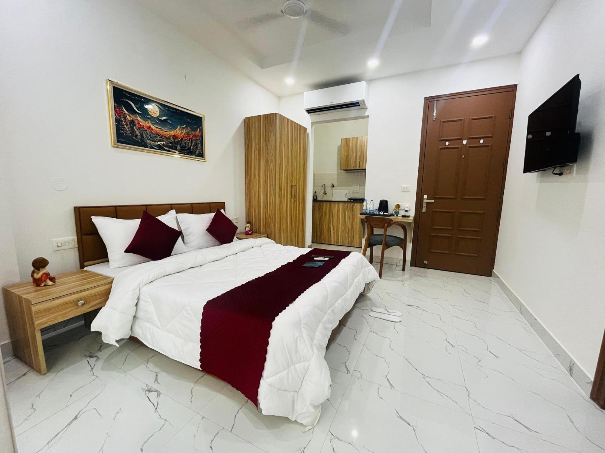 The Lodgers Studio Apartment Infront Of Artemis Hospital Gurugram คูร์เคาน์ ภายนอก รูปภาพ