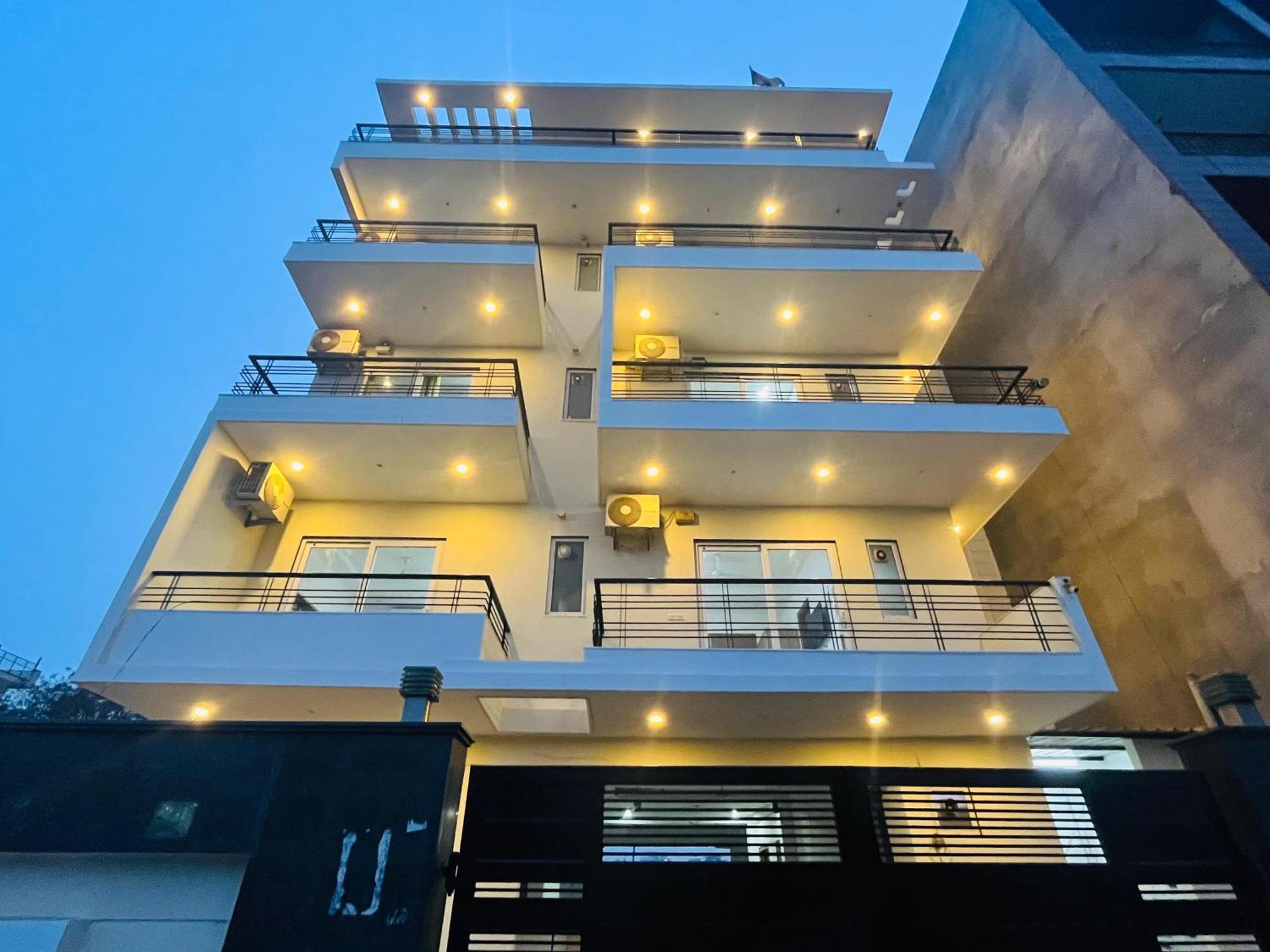 The Lodgers Studio Apartment Infront Of Artemis Hospital Gurugram คูร์เคาน์ ภายนอก รูปภาพ