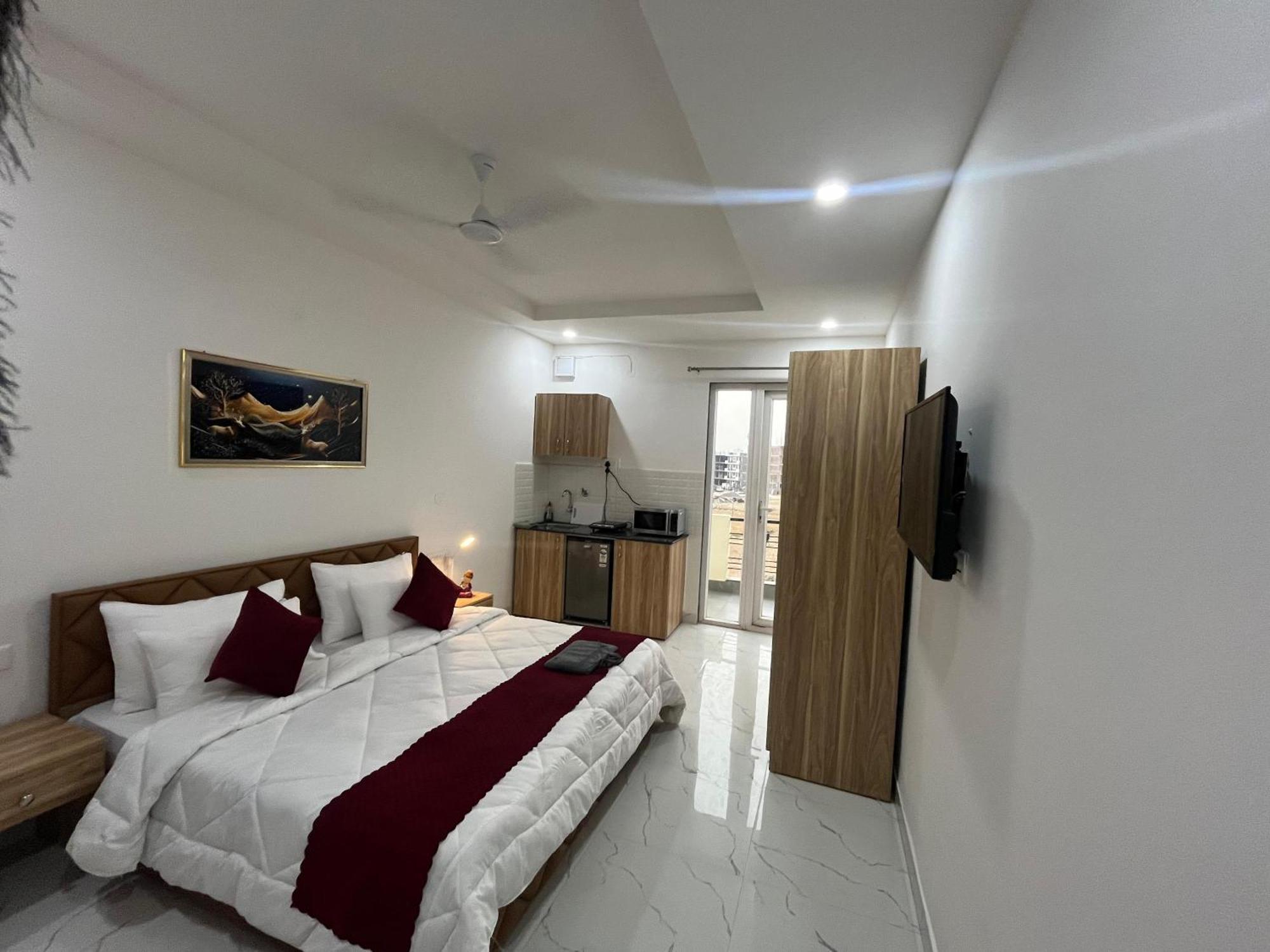 The Lodgers Studio Apartment Infront Of Artemis Hospital Gurugram คูร์เคาน์ ภายนอก รูปภาพ