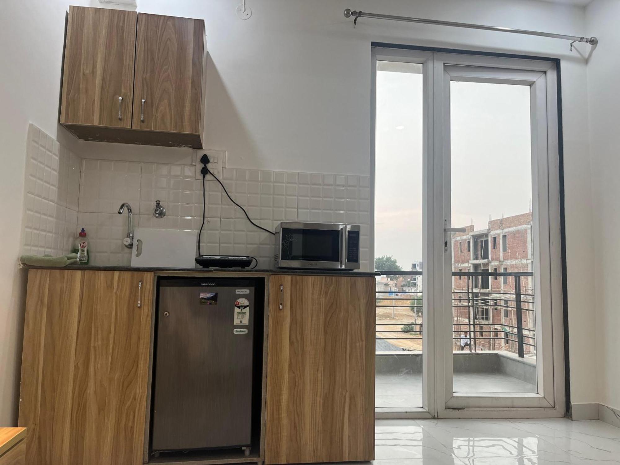The Lodgers Studio Apartment Infront Of Artemis Hospital Gurugram คูร์เคาน์ ภายนอก รูปภาพ