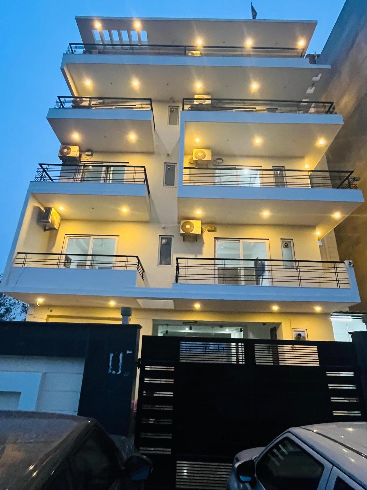 The Lodgers Studio Apartment Infront Of Artemis Hospital Gurugram คูร์เคาน์ ภายนอก รูปภาพ