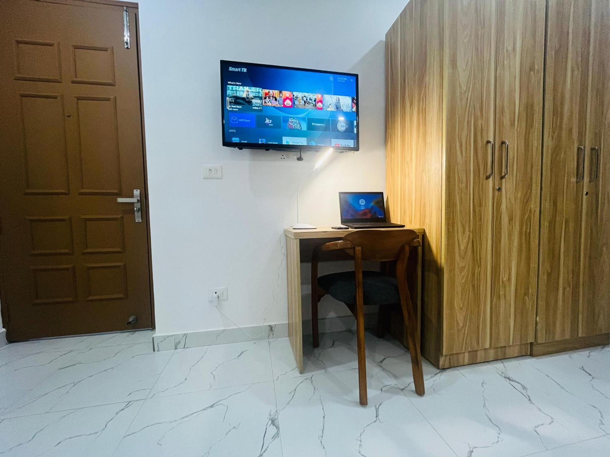 The Lodgers Studio Apartment Infront Of Artemis Hospital Gurugram คูร์เคาน์ ภายนอก รูปภาพ