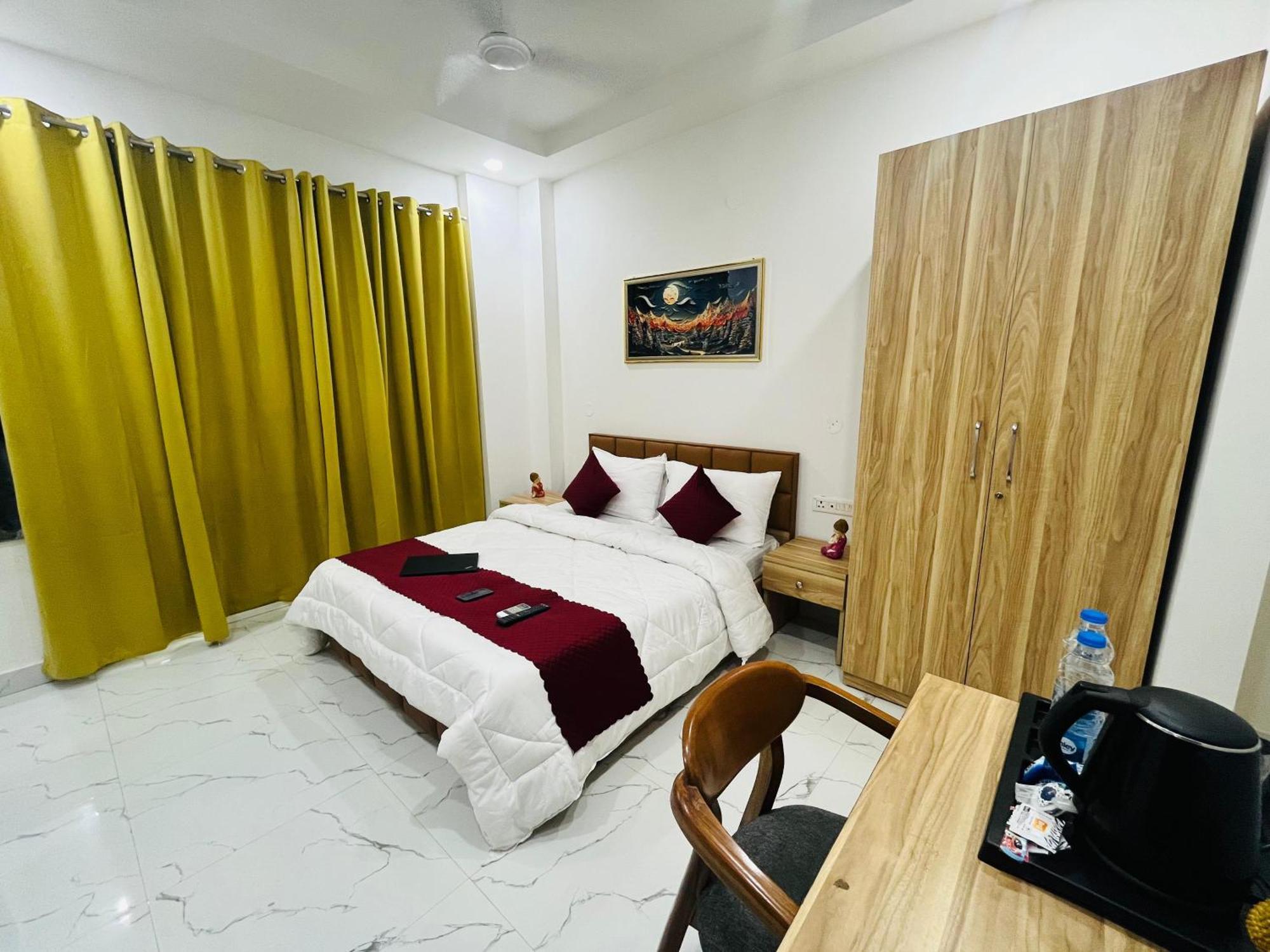 The Lodgers Studio Apartment Infront Of Artemis Hospital Gurugram คูร์เคาน์ ภายนอก รูปภาพ