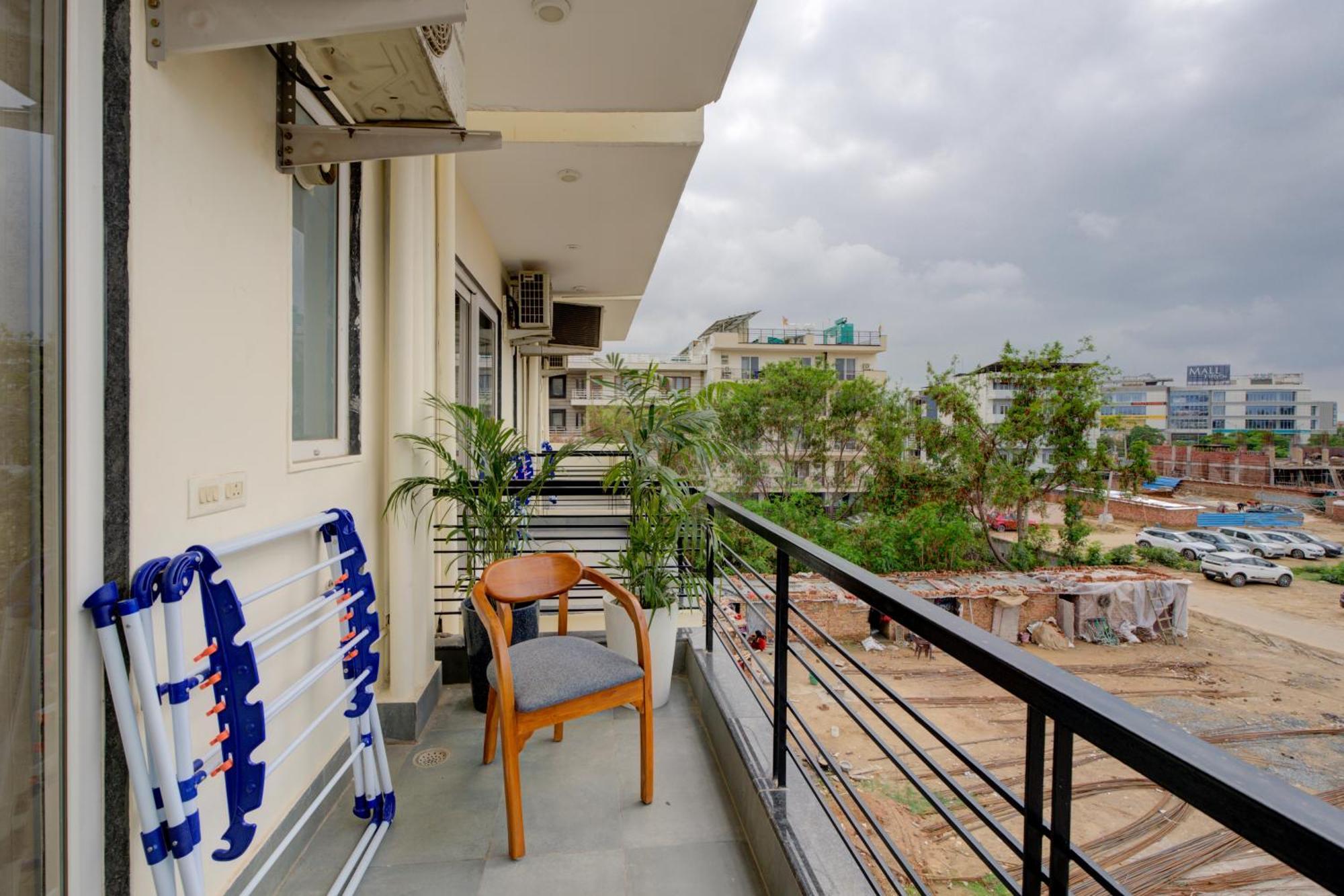 The Lodgers Studio Apartment Infront Of Artemis Hospital Gurugram คูร์เคาน์ ภายนอก รูปภาพ