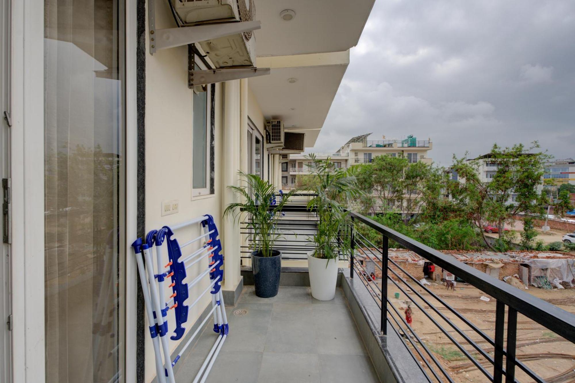 The Lodgers Studio Apartment Infront Of Artemis Hospital Gurugram คูร์เคาน์ ภายนอก รูปภาพ