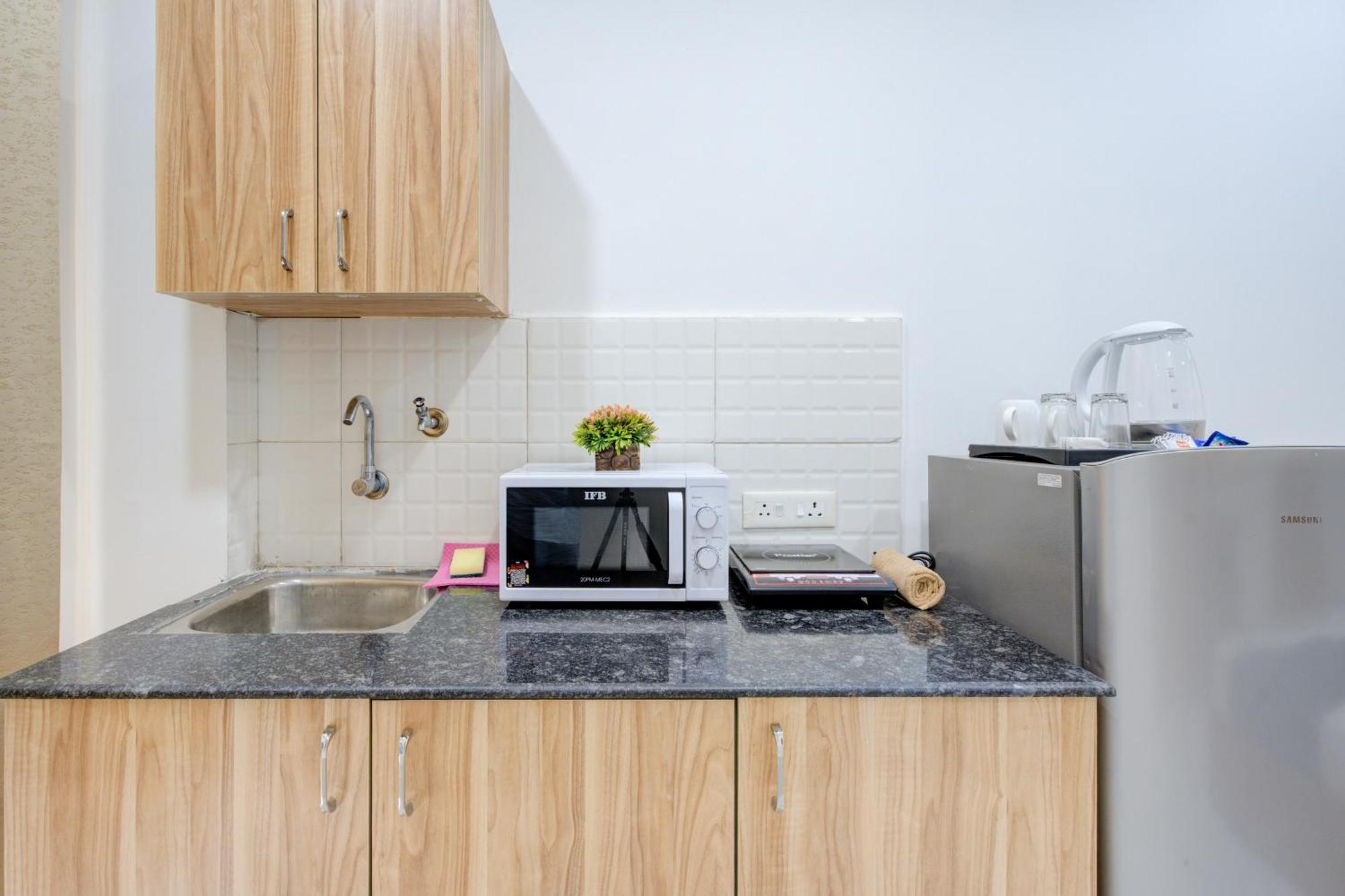 The Lodgers Studio Apartment Infront Of Artemis Hospital Gurugram คูร์เคาน์ ภายนอก รูปภาพ