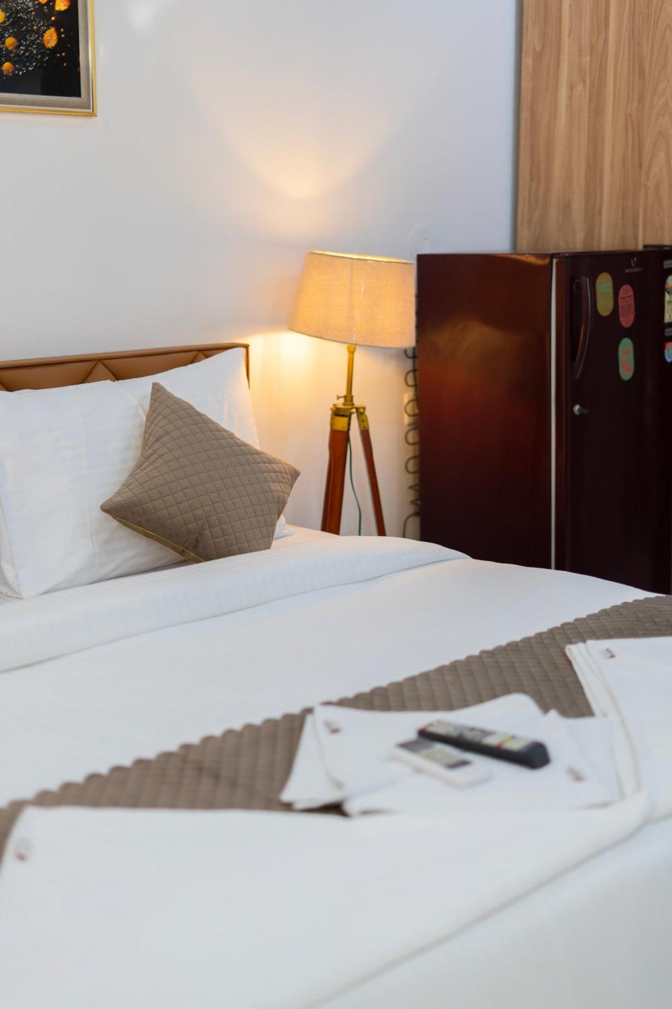 The Lodgers Studio Apartment Infront Of Artemis Hospital Gurugram คูร์เคาน์ ภายนอก รูปภาพ