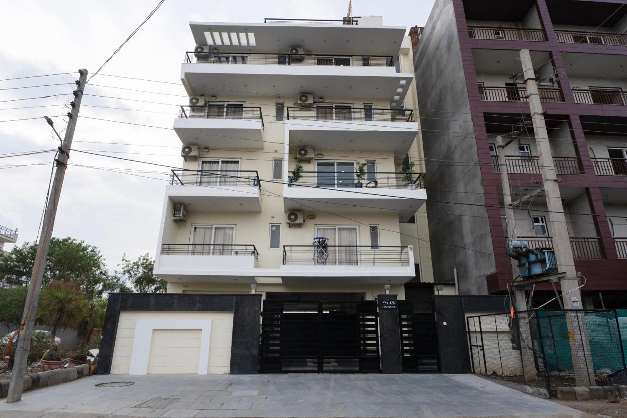 The Lodgers Studio Apartment Infront Of Artemis Hospital Gurugram คูร์เคาน์ ภายนอก รูปภาพ